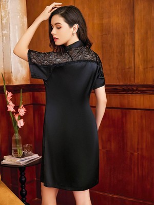 Özel Tasarım Dantel Işlemeli Şık Göğüs Dekolteli Yırtmaçlı Sabahlıklı 2'li Siyah Saten