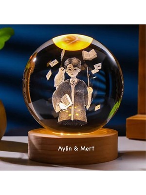 Normadia Kişiye Özel Büyük Boy Işıklı Ahşap Kaideli Harry Potter Cam Küre 8cm