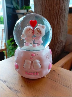 Normadia Büyük Boy Işıklı Müzikli Kar Küresi JH263A, Sıcak ve Keyifli Atmosfer