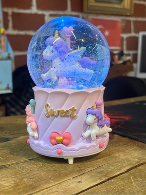 Normadia Mega Boy Unicorn Kar Küresi, Işıklı ve Müzikli Otomatik Kar Püskürtmeli