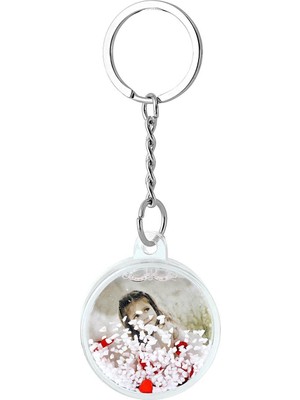 Normadia Kırmızı Beyaz Yuvarlak Anahtarlık, Şık ve Hafif Tasarım