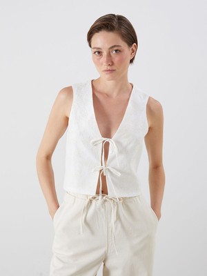 Lc Waikiki Yeni Sezon V Yaka Fiyonklu Nakışlı Kadın Klasik Yelek