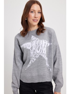 Tudors Kadın Oversize Geniş Kesim Örme Detaylı Baskılı Bisiklet Yaka Gri Kazak