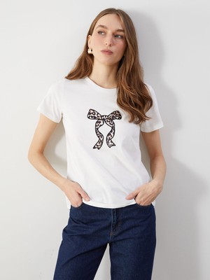 Lc Waikiki Yeni Sezon Bisiklet Yaka Kurdele Nakışlı Kadın Tişört