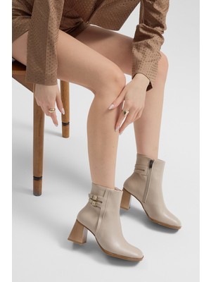 Tonny Black Kadın Bej Cilt Tpu Taban Çift Tokalı Sivri Burunlu Fermuarlı Topuklu Bot