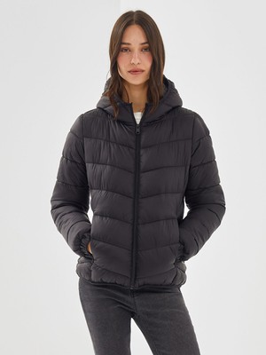 Lc Waikiki Yeni Sezon Kapüşonlu Kadın Şişme Mont