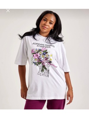 Nike Jordan Oversized Graphic FW24 Short-Sleeve Bol Kalıp Beyaz Kadın T-Shirt FV7119-100