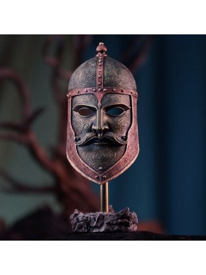 Keematee Tasarım Dekoratif Kızıl Sakal Maskeli Kask Miğfer Obje Biblo