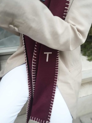 Atelier Tuğba TKM001 Kişiye Özel Nakışlı Kaşmir Atkı ve Metal Harfli Şapka Takım