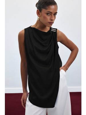 Sateen Aksesuar Detaylı Kolsuz Bluz - Siyah