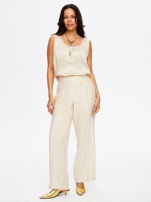 Faik Sönmez Diagonel Dokulu Beli Düğme Detaylı Modallı Pantolon W26PNT003