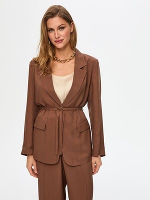 Faik Sönmez Beli Kemer Detaylı Yarım Astarlı Tenselli Ceket W26CKT006