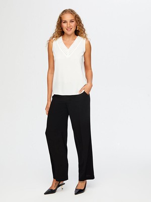 Faik Sönmez Yakası Delik Işi Nakış Detaylı Şık Atlet W26ATL015