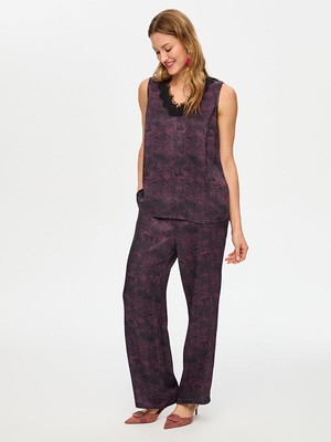 Faik Sönmez Yakası Dantel Detaylı V Yaka Soyut Desen Atlet S26ATL013