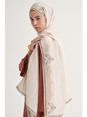 Carell Luxe Çiçekli Monogram Floş Şal Bej