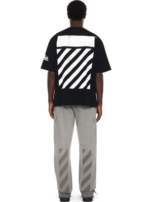Off-White™ Büyük Çapraz Kaykay Logolu Tişört