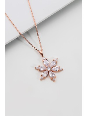 PremiumPort Parlak Gümüş Nergis Çiçeği Takı, Zarif ve Şık Tasarım