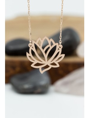 PremiumPort Şık ve Zarif Gümüş Lotus Çiçeği Kolye, Doğallığı Yansıtır