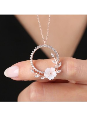 PremiumPort Işıltılı Manolya Çiçeği Rose Gümüş Kolye, Zarif Takı Tasarımı