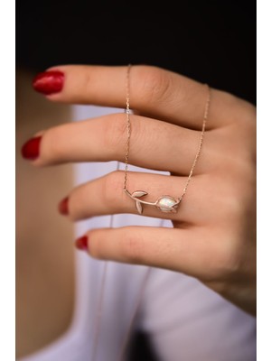 PremiumPort 925 Ayar Gümüş Rose Kaplama Beyaz Opal Taşlı Zarif Lale Kolye