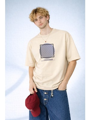 Caddekombin Erkek Numerik Detaylı Minimalist Geometrik Bisiklet Yaka Bej T-Shirt