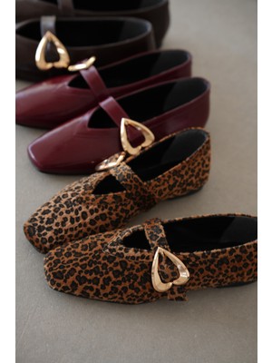 Selin Shoes Ambrin Gold Kalp Toka Detaylı Küt Burun Kadın Babet- Leopar