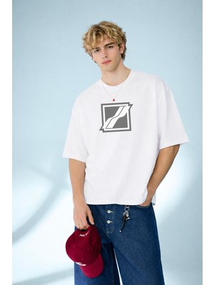 Caddekombin Erkek Soyut Akışkan Çizgi Tasarımlı Bisiklet Yaka Beyaz T-Shirt