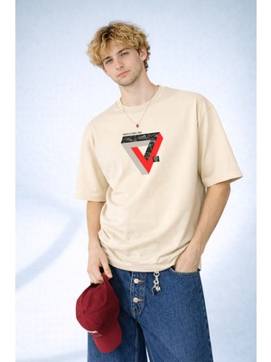 Caddekombin Erkek Trinity & Force Baskılı Geometrik Üçgen Tasarım Bej T-Shirt