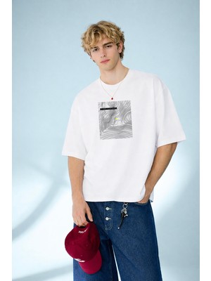 Caddekombin Erkek Topografik Harita Desenli Koordinat Baskılı Bisiklet Yaka Beyaz T-Shirt