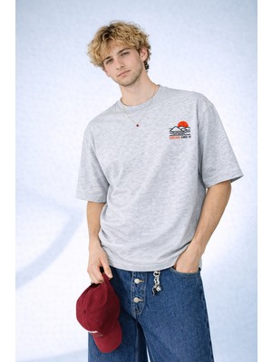 Caddekombin Erkek Okyanus Katmanları: Mavi Tonlu Dikdörtgen Grafik Tasarım Gri T-Shirt