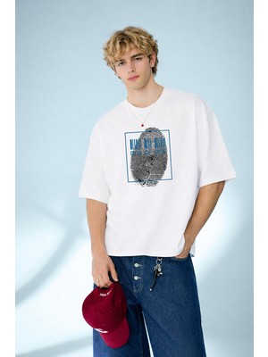 Caddekombin Erkek Modern Cyberpunk Stil Parmak Izi Baskılı Beyaz T-Shirt