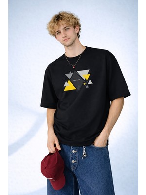 Caddekombin Erkek Abstract Yazılı Geometrik Üçgen Tasarım Bisiklet Yaka Siyah T-Shirt