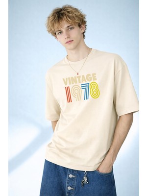 Caddekombin Erkek Nostaljik Tasarım 1978 Baskılı Bisiklet Yaka Bej T-Shirt