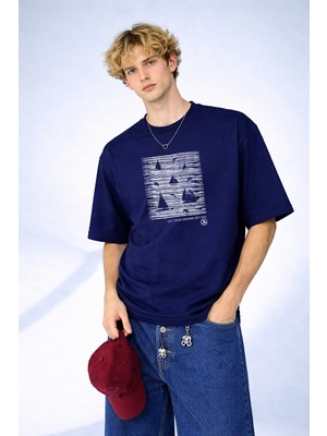 Caddekombin Erkek Let Your Dreams Set Sail Baskılı Yelkenli Desenli Lacivert T-Shirt