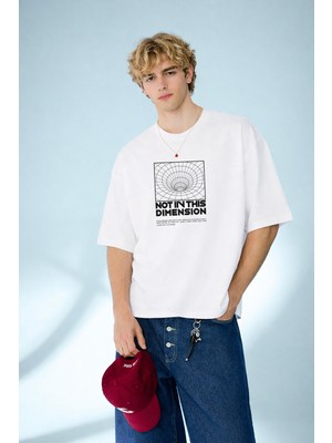 Caddekombin Erkek Not In This Dimension Baskılı Boyutsal Grafik Tasarım Beyaz T-Shirt
