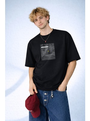 Caddekombin Erkek Topografik Harita Desenli Koordinat Baskılı Bisiklet Yaka Siyah T-Shirt