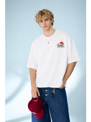 Caddekombin Erkek Okyanus Katmanları: Mavi Tonlu Dikdörtgen Grafik Tasarım Beyaz T-Shirt