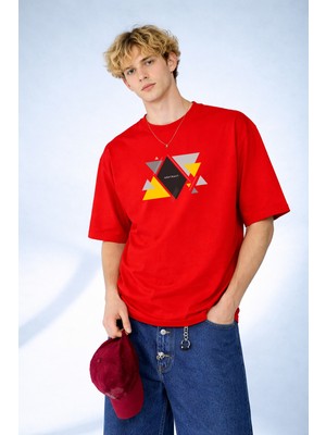 Caddekombin Erkek Abstract Yazılı Geometrik Üçgen Tasarım Bisiklet Yaka Kırmızı T-Shirt
