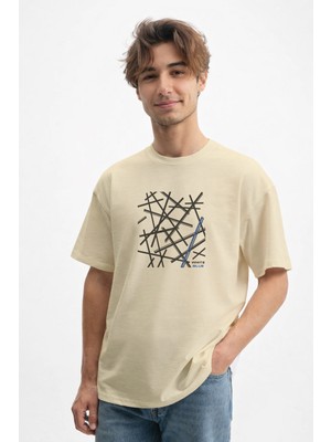 Caddekombin Erkek Çizgisel Grafik Tasarımlı Bisiklet Yaka Bej T-Shirt