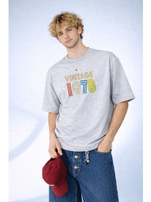 Caddekombin Erkek Nostaljik Tasarım 1978 Baskılı Bisiklet Yaka Gri T-Shirt