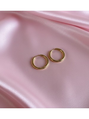 Suzi Shine Gold Çizgili Ince Çelik Halka Küpe