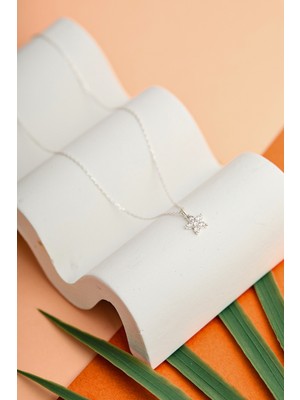 PremiumPort 925 Ayar Gümüş Lotus Çiçek Kolye, Zarif ve Şık Takı Tasarımı