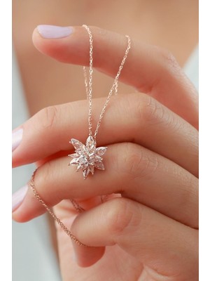 PremiumPort 925 Ayar Gümüş Lotus Çiçeği Zarif Kolye