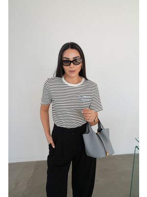 Özge Özgenç Yazı Işlemeli Çizgili Tshirt