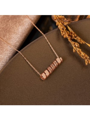 PremiumPort Kıvrımlı Nazar Ayeti Gümüş Kolye, Şıklık ve Pozitif Enerji Taşıyan Tasarım