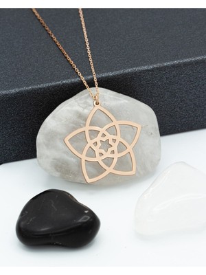 PremiumPort Şık Gümüş Aşk Çiçeği Kadın Kolyesi, Zarif ve Modern Tasarım