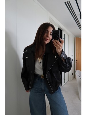 Özge Özgenç Kruvaze Yaka Beli Lastikli Biker Deri Ceket