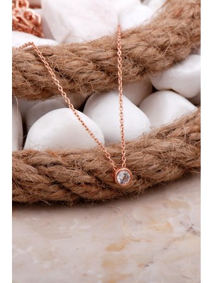 PremiumPort Eşsiz Tek Taş Rose Gümüş Kolye, Zarif ve Şık Takı Seçeneği