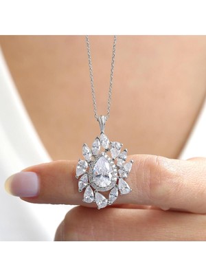 PremiumPort Işıltılı Gümüş Kolye, Şıklık ve Zarafetin Simgesi