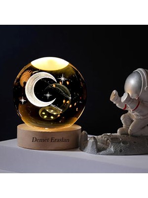 Hediyesahibi Kişiye Büyük Boy Işıklı Ahşap Kaideli Ay ve Yıldız Temalı Cam Küre 8cm